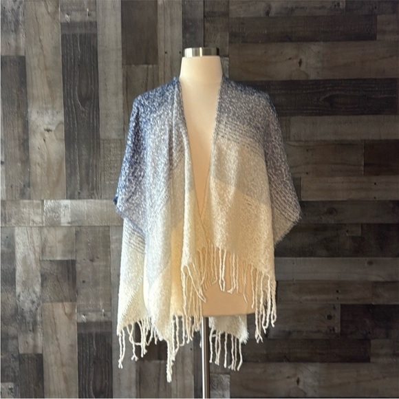 Blue white ombré knit wrap OS sophisticated resortwear vacation old money travel - Picture 10 of 11